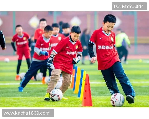 尊重中国足球球星的贡献与精神:他们为中国足球发展做出的不懈努力 尊重中国足球球星的贡献与精神:他们为中国足球发展做出的不懈努力